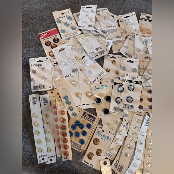 Vintage Assorted Button Collection - Picture 2 of 4